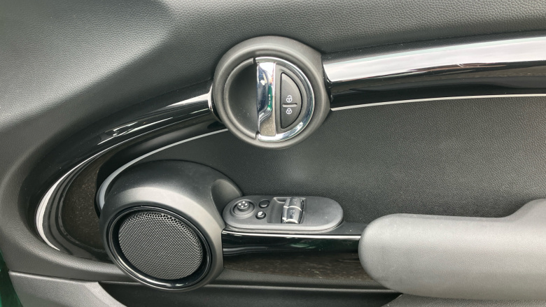 MINI Hatchback 1.5 Cooper Classic 3dr Auto Petrol Hatchback